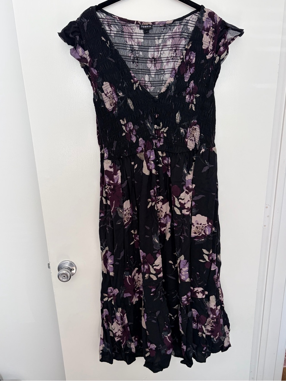 Torrid Black Purple Floral Maxi Dress Size 1 Smocked Bodice Flutter Sleeve